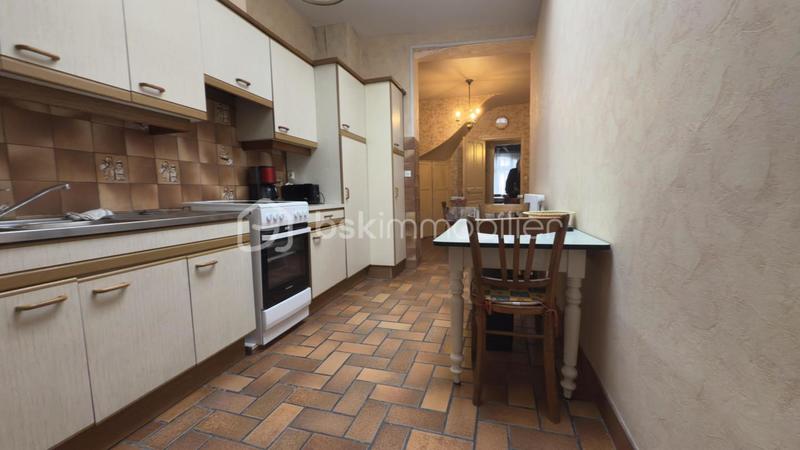 Immeuble - 147 m² - 7 pièces