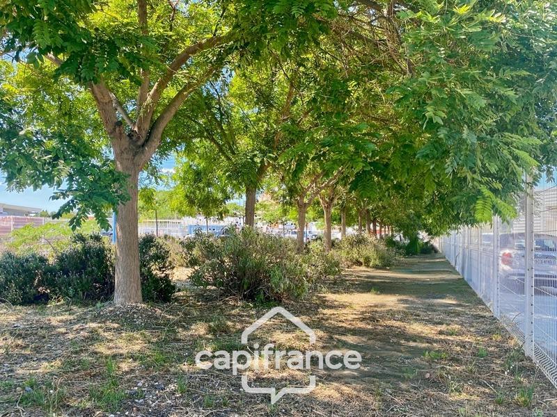 Local d'activité / Entrepôt - 792 m² - 10 pièces