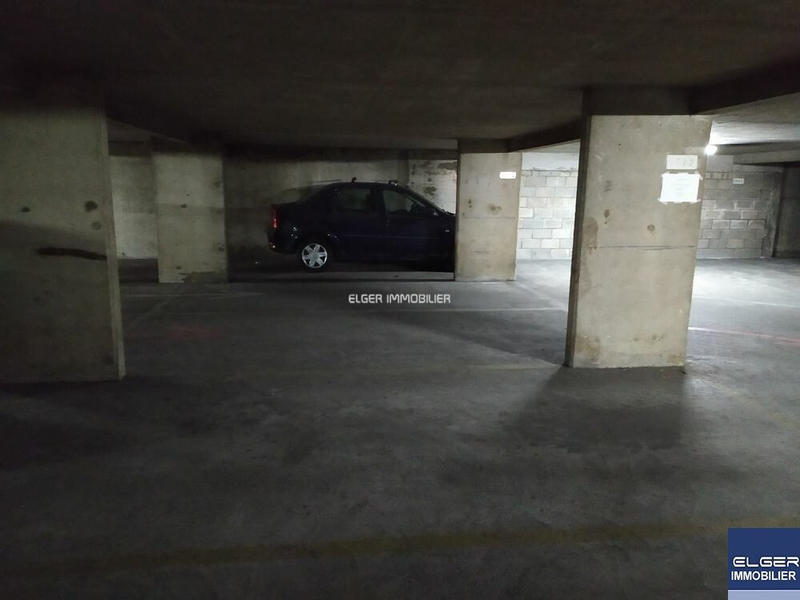 Parking / Garage - 12 m²