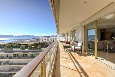 Appartement - 268 m² - 7 pièces