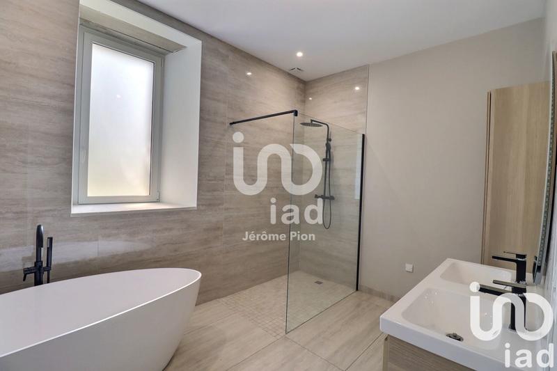 Maison - 470 m² - 10 pièces