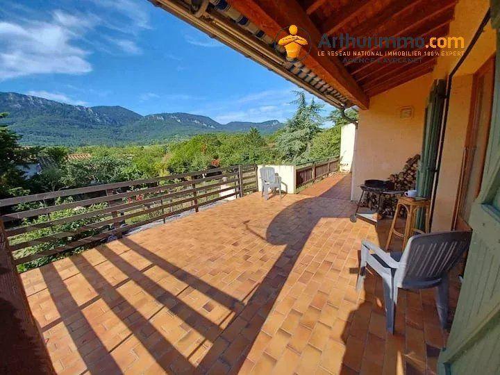 Maison - 205 m² - 5 pièces