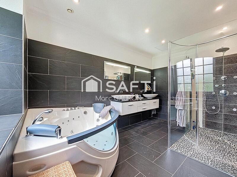 Maison de maîtres - 380 m² - 8 pièces