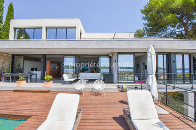 Maison - 204 m² - 5 pièces