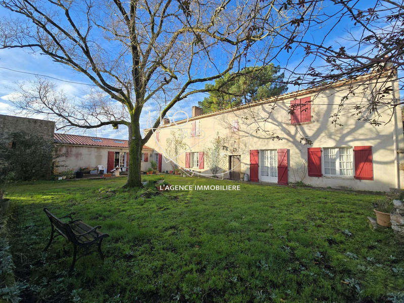 Maison ancienne - 296 m² - 8 pièces