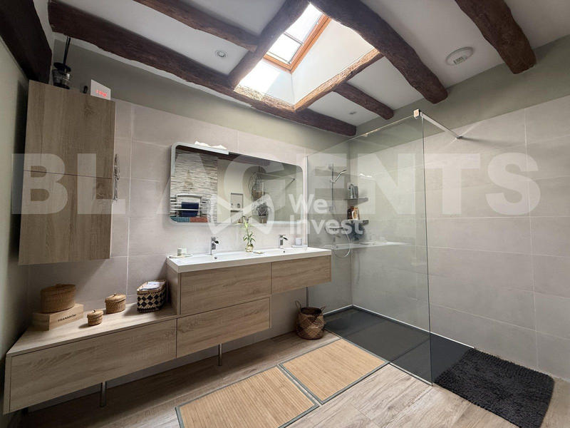 Maison - 269 m² - 9 pièces