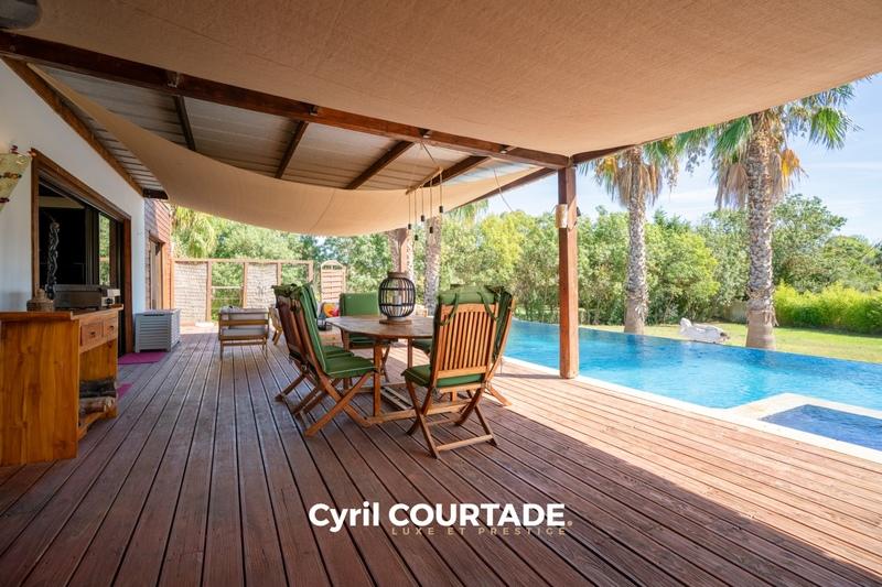 Maison - 222 m² - 7 pièces