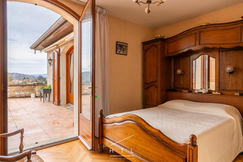 Maison - 233 m² - 5 pièces