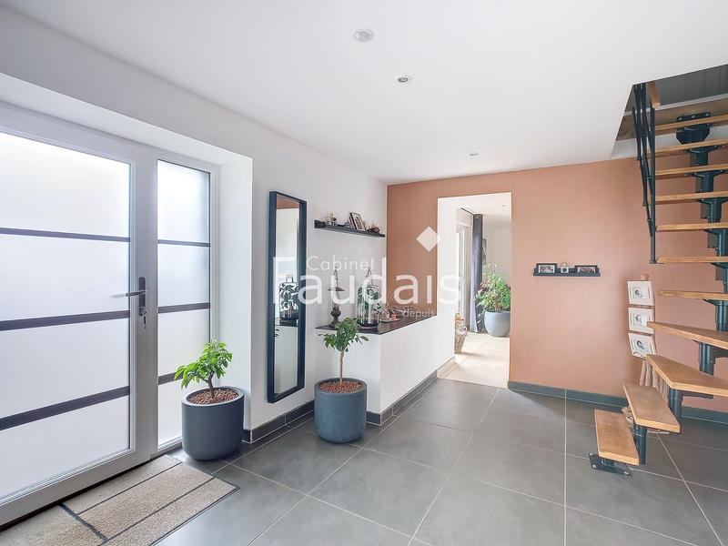 Maison - 182 m² - 9 pièces