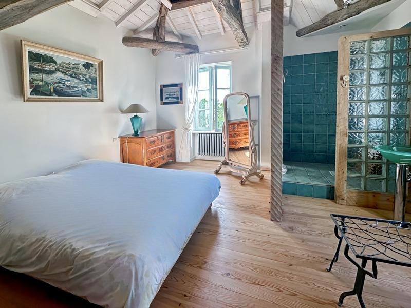 Maison en pierre - 222 m² - 9 pièces