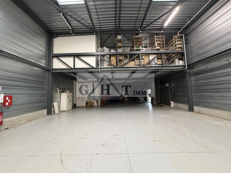Entrepôt - 380 m²