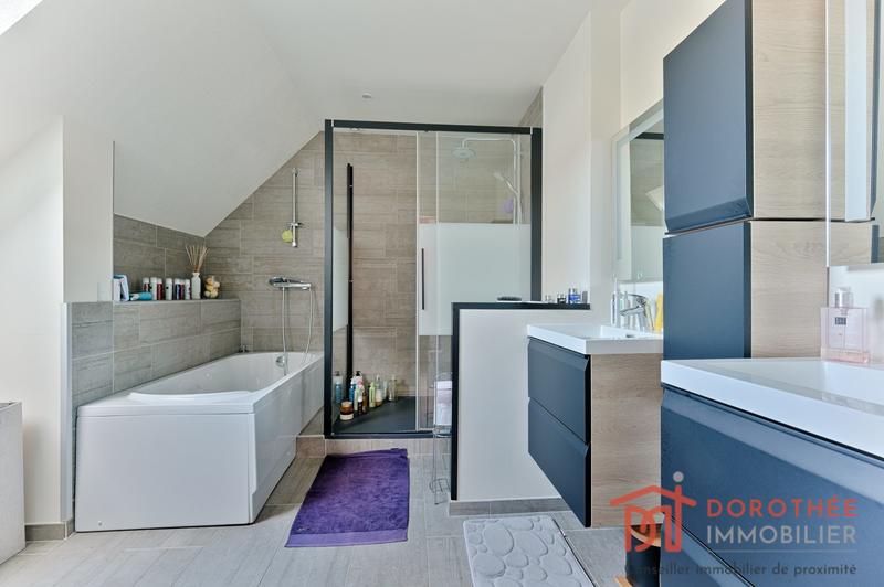 Maison - 227 m² - 8 pièces