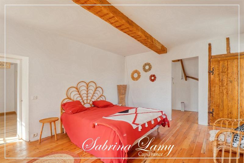 Maison - 210 m² - 7 pièces