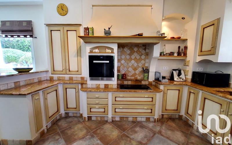 Maison - 236 m² - 7 pièces