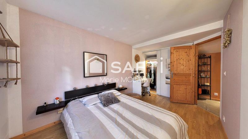 Maison - 210 m² - 6 pièces