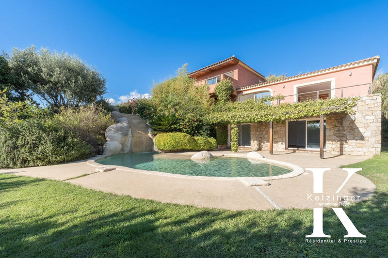 Villa - 256 m² - 6 pièces