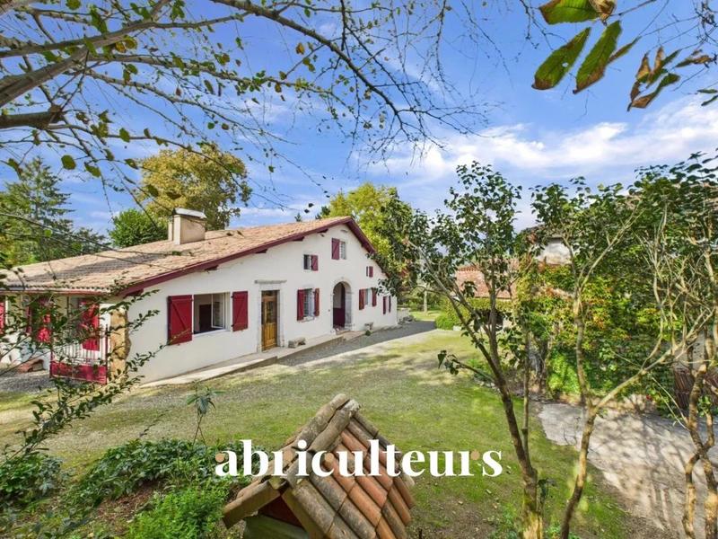 Propriété - 235 m² - 8 pièces