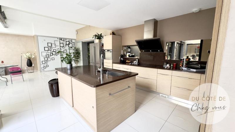 Maison - 295 m² - 8 pièces