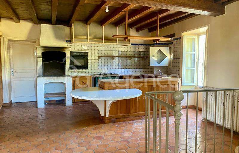 Propriété - 654 m² - 14 pièces