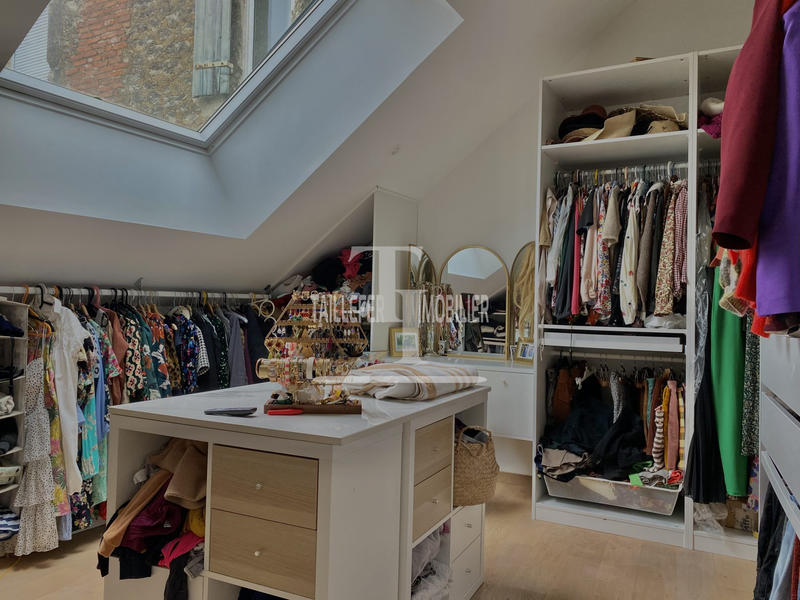 Maison - 250 m² - 6 pièces