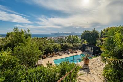 Maison - 185 m² - 7 pièces