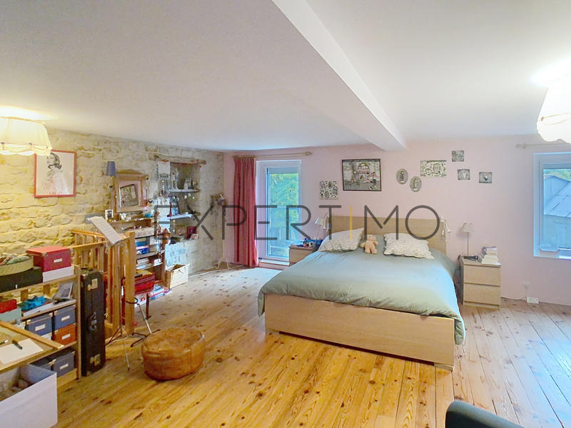 Maison - 230 m² - 9 pièces