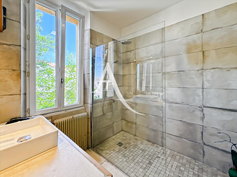 Maison - 201 m² - 5 pièces