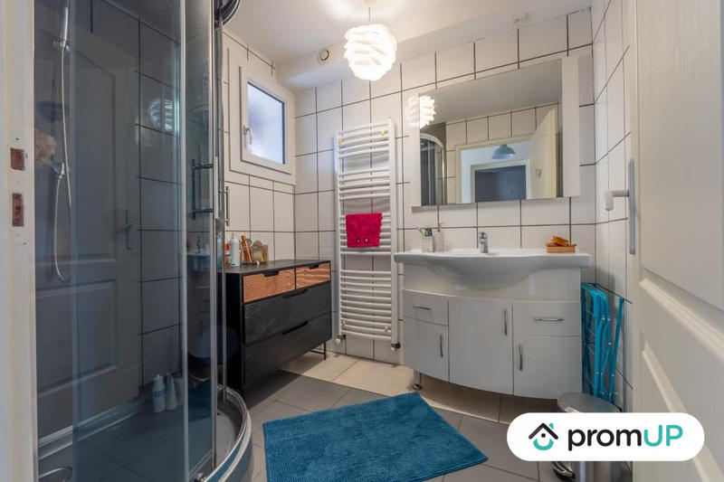 Maison - 220 m² - 6 pièces