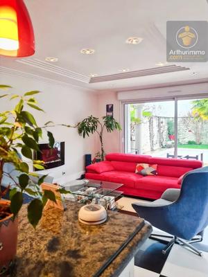 Maison - 230 m² - 7 pièces