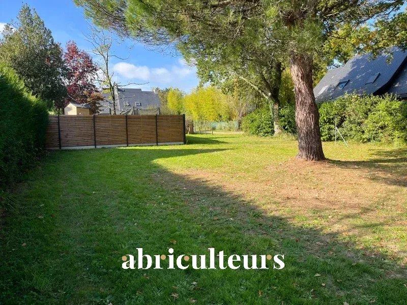 Terrain constructible - 1 228 m²