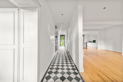 Maison - 220 m² - 9 pièces