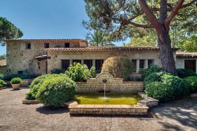 Villa - 300 m² - 9 pièces