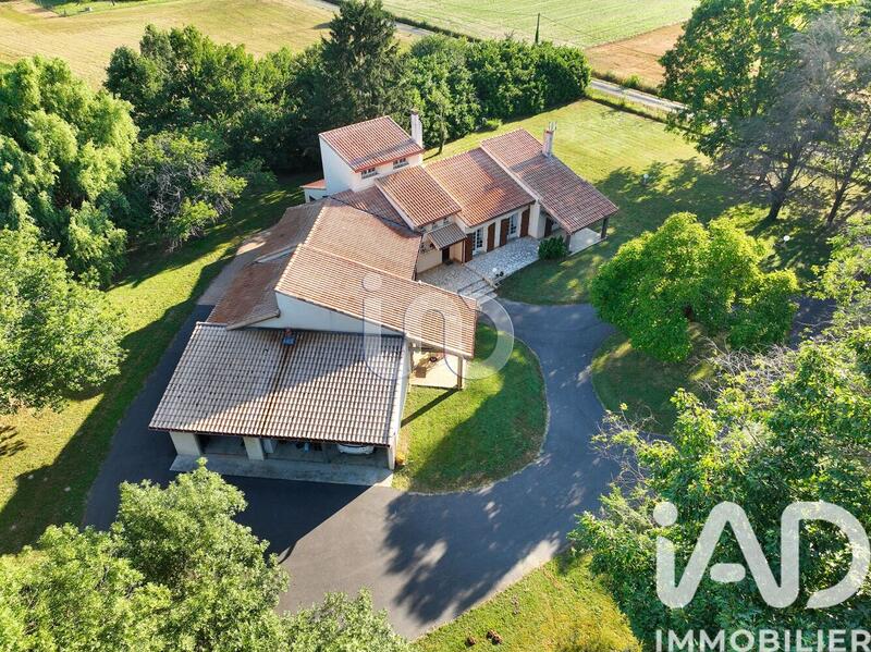 Maison - 220 m² - 7 pièces