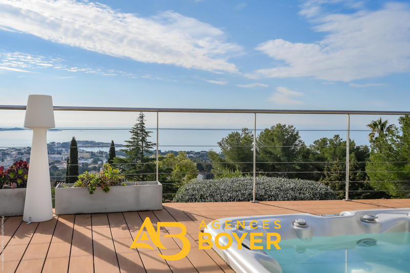 Maison - 300 m² - 8 pièces