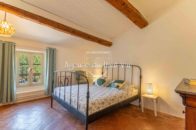 Propriété - 372 m² - 7 pièces