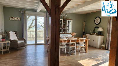 Maison - 280 m² - 8 pièces