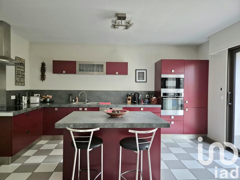 Maison - 250 m² - 8 pièces