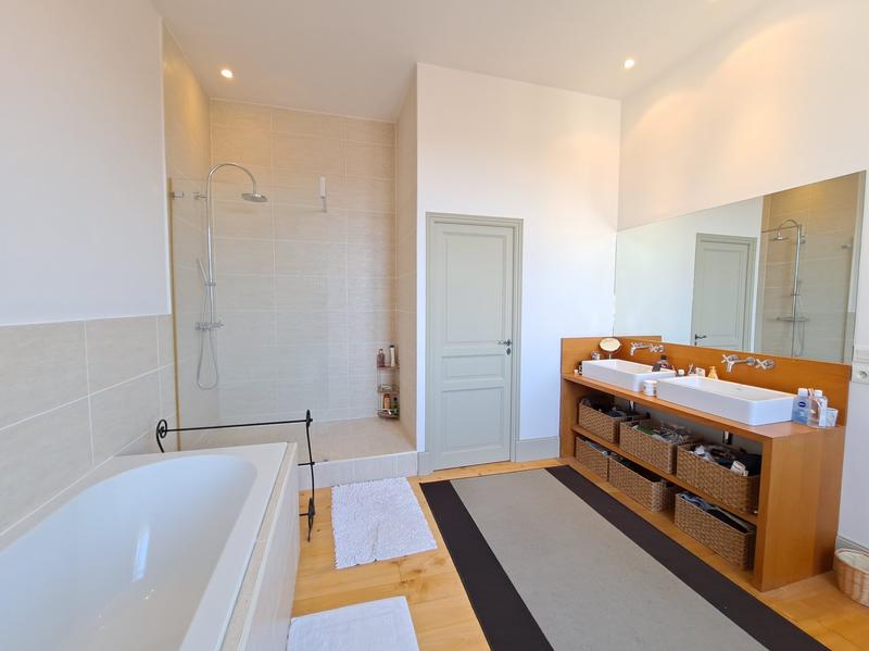 Maison - 554 m² - 13 pièces