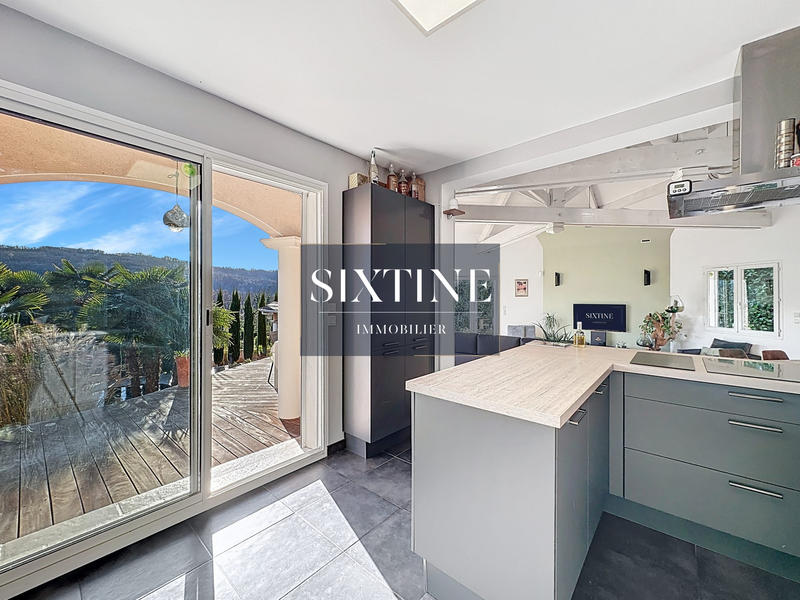 Maison - 193 m² - 8 pièces