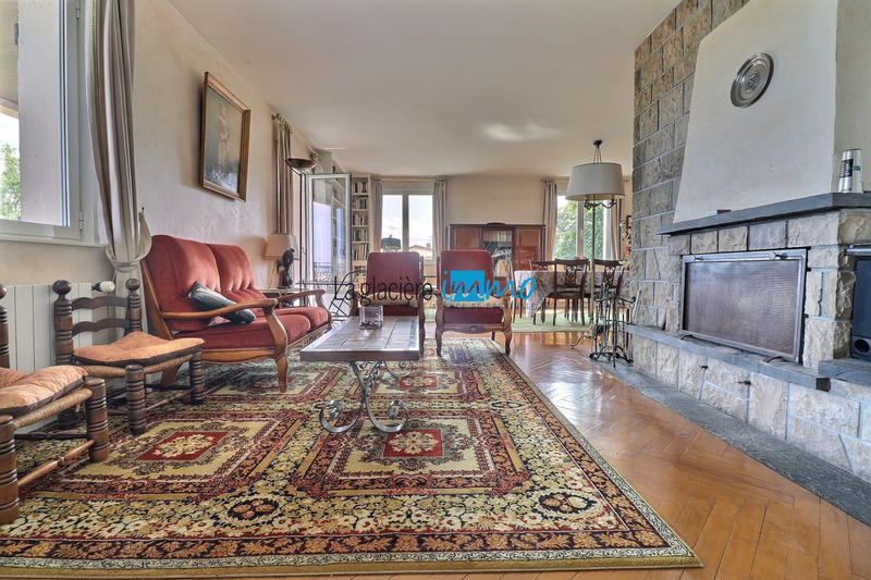 Maison - 222 m² - 9 pièces