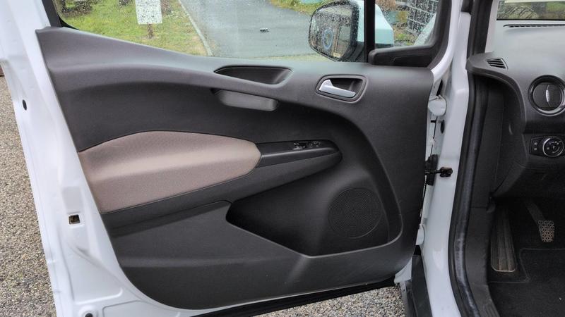 Ford Tourneo Courier 1.0 EcoBoost 100 Titanium - 5 places