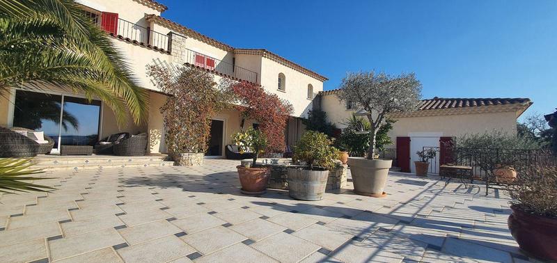 Maison - 357 m² - 8 pièces