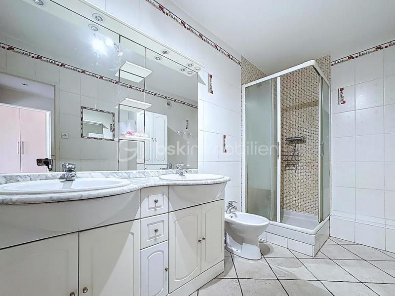 Appartement - 101 m² - 5 pièces