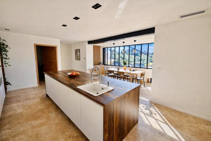 Villa - 182 m² - 8 pièces