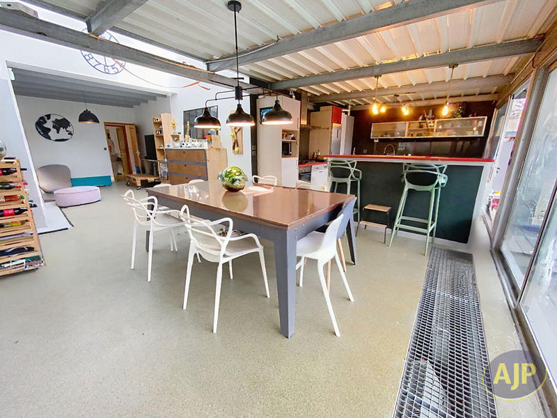 Maison - 176 m² - 8 pièces