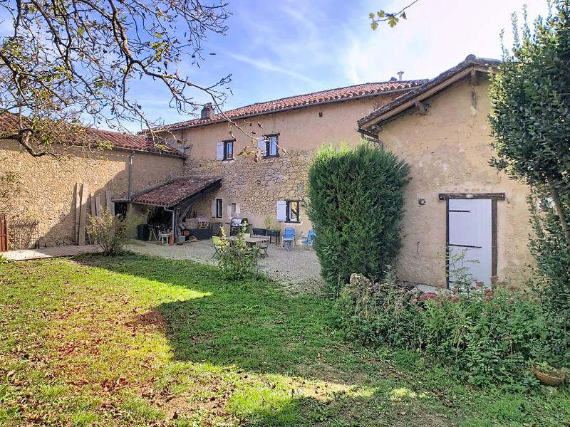 Propriété - 377 m² - 11 pièces