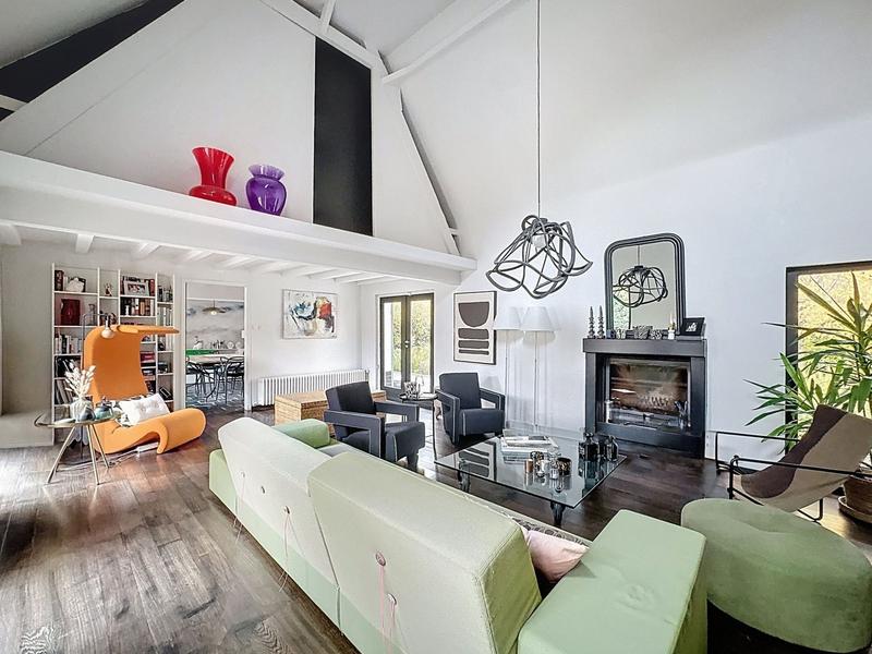 Maison - 334 m² - 7 pièces