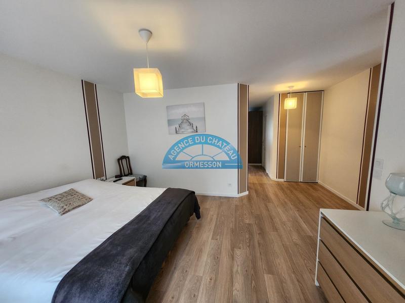 Maison - 240 m² - 9 pièces