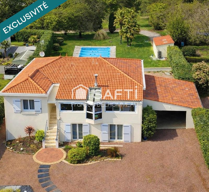 Maison - 207 m² - 9 pièces