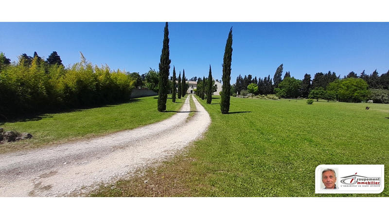 Mas - 530 m² - 8 pièces